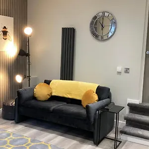  Apartment In Uppermill United Kingdom
